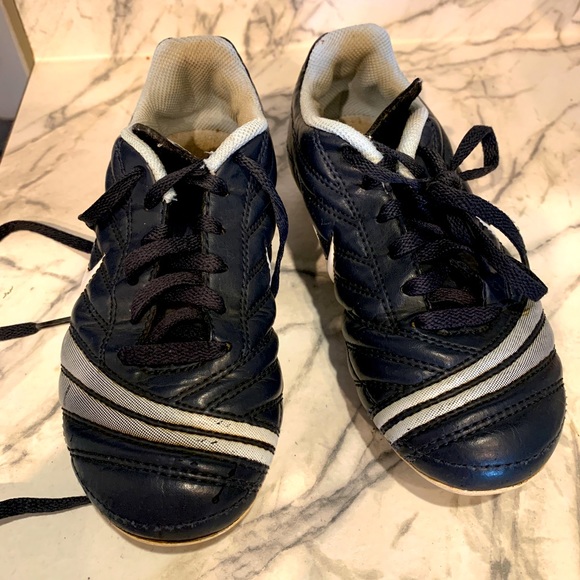 ✨✨Nike kids cleats‎ size 12✨✨ - Picture 1 of 3